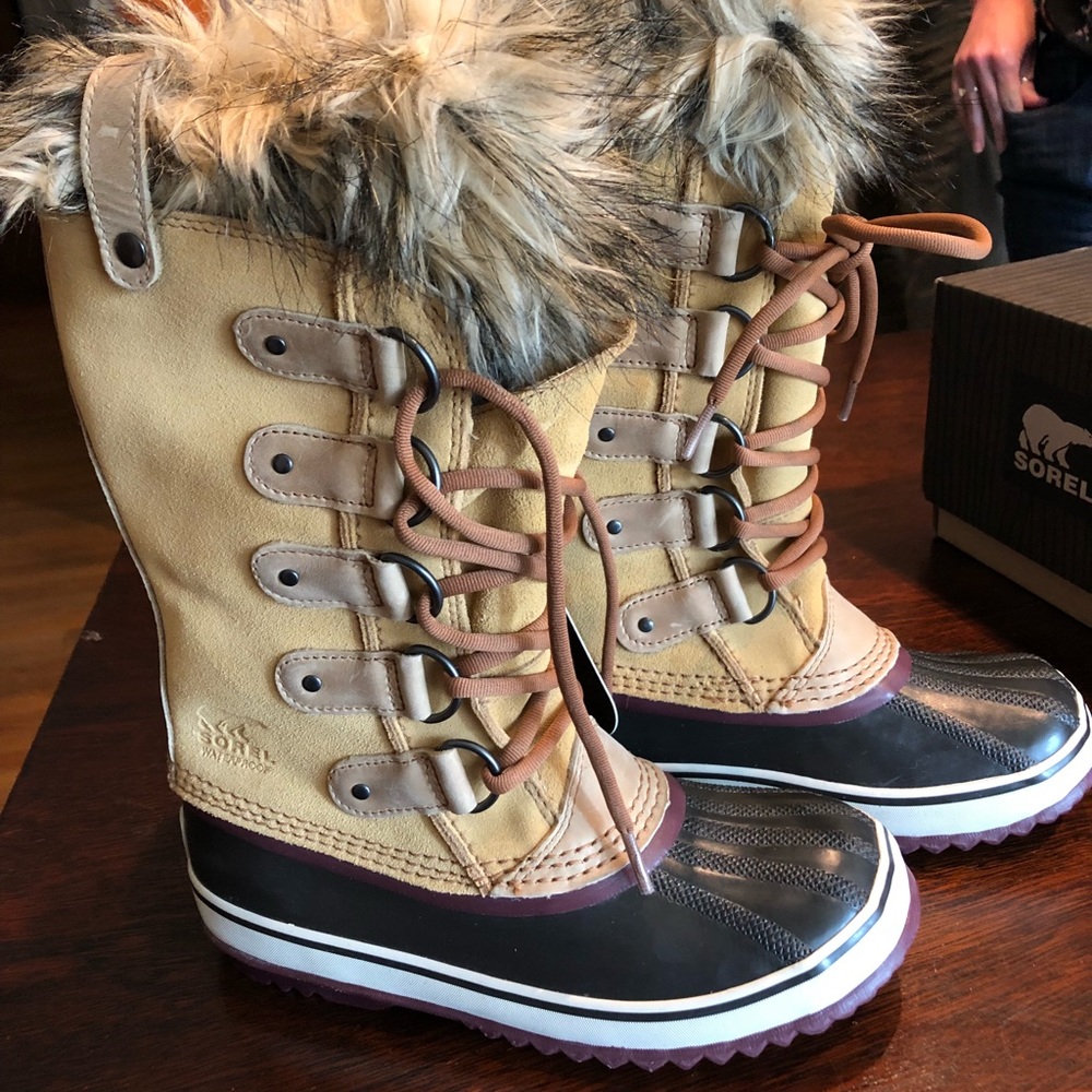 Sorel Women’s Joan of Arctic Boots